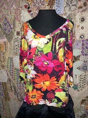 Cyclebar Vibrant Floral V-Neck Tunic in Pink, Orange, Green